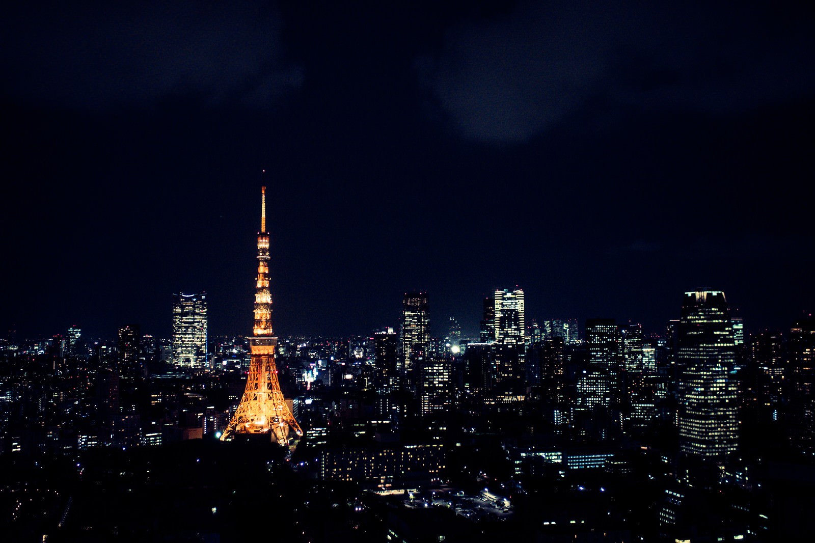 東京タワー建設を徹底解説【転落による鳶職人の死亡事故もあった】